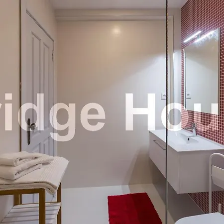 아파트 Bridge House