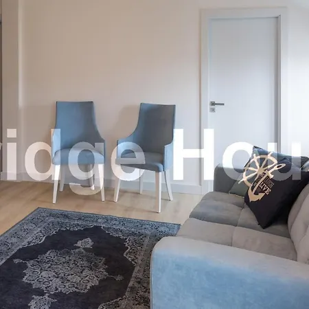 Bridge House 아파트