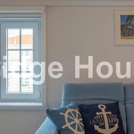 Bridge House 아파트