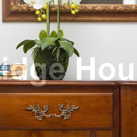 Bridge House 아파트 아베이루