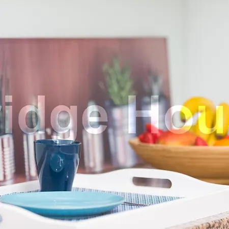 Bridge House 아파트 아베이루